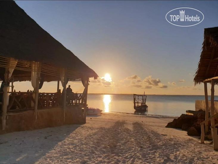 Пляж в Mangia's Himera Resort  4*