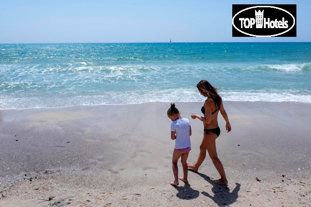 Пляж в Medina Belisaire & Thalasso 4*