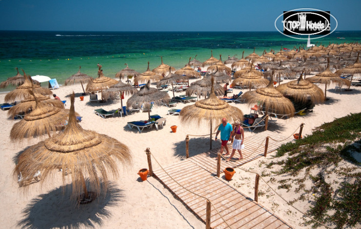 Пляж в Riviera Resort 4*