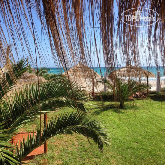 Пляж в Thapsus Beach Resort 4*