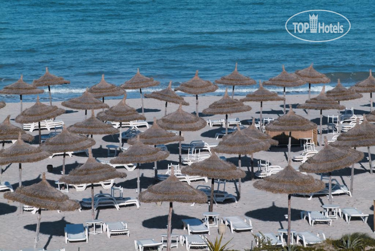 Пляж в Radisson Blu Palace Resort & Thalasso Djerba 5*