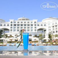 Vinpearl Resort & Spa Ha Long Pool Bar