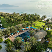 Бассейн около пляжа  в Radisson Blu Resort Cam Ranh 5*