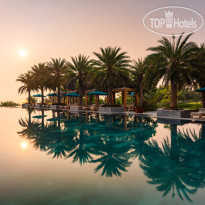 Основной панорамный бассейн  в Radisson Blu Resort Cam Ranh 5*