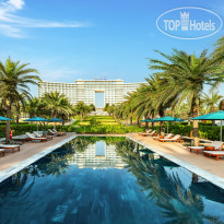 Бассейн около пляжа  в Radisson Blu Resort Cam Ranh 5*