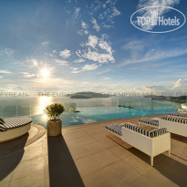 Бассейн с солёной водой и стеклянным дном на 40-м этаже в The Empyrean Nha Trang 5*