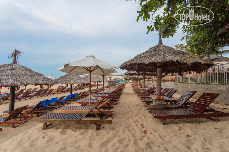 Пляж в Dessole Beach Resort - Mui Ne 4*