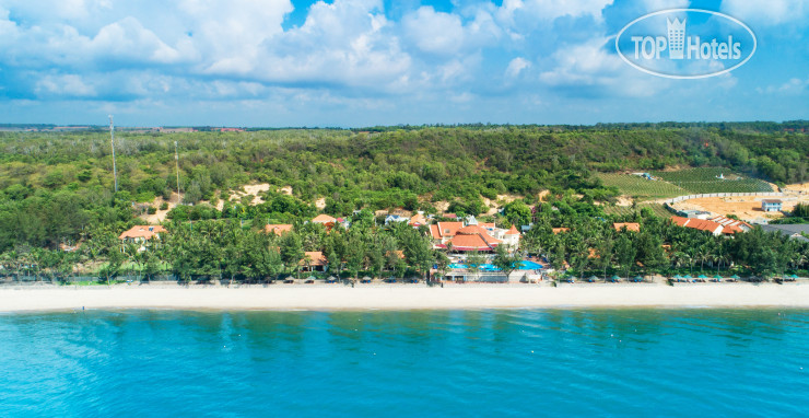 Пляж в Golden Coast Resort & Spa 4*