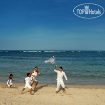 Nusa Dua Beach Hotel & Spa Family at the beach