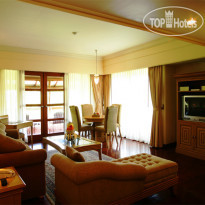 Bintang Bali Resort Deluxe Suite - Living Room