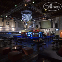 Hard Rock Hotel Bali бар-лобби "Centerstage"