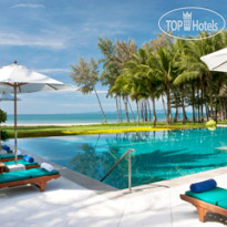 два открытых бассейна в Dusit Thani Krabi Beach Resort 5*