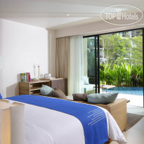 Le Meridien Phuket Mai Khao Beach Resort  Номер люкс с выходом к бассейн