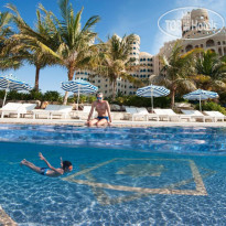 Главный Бассейн в Al Hamra Residence 4*