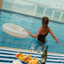 Закрытый бассейн в Royal M Hotel Fujairah by Gewan 5*