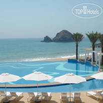 Инфинити-бассейн в Royal M Hotel & Resorts Al Aqah 5*