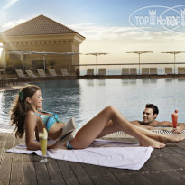 Открытый бассейн в Amwaj Rotana - Jumeirah Beach Residence 5*