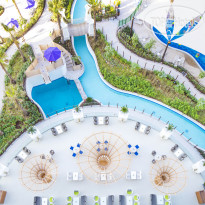 Водный парк с бассейном в Centara Mirage Beach Resort Dubai 4*