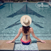 Открытый плавательный бассейн с контролируемой температурой воды в Arjaan by Rotana Dubai Media City 4*