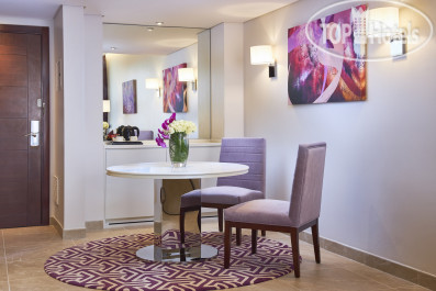 Mercure Dubai Barsha Heights Hotel Suites & Apartments APT Suite Dining - City View - Фото отеля