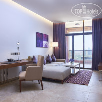 Mercure Dubai Barsha Heights Hotel Suites & Apartments APT Suite Living - Skyline View - Фото отеля