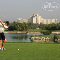 JA Beach Hotel Golfer_on_Resort_Course