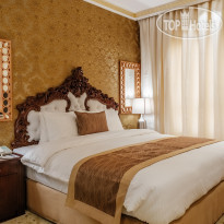 Crystal Plaza Al Majaz Hotel Suite Bed