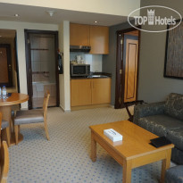 Golden Tulip Sharjah 4* Executive Junior Suite with King Bed (Living Room & Kitchenette) - Фото отеля
