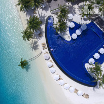 Основной бассейн в Conrad Maldives Rangali Island 5*