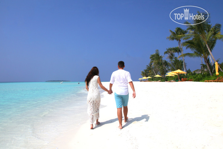 Пляж в Dhigufaru Island Resort 5*