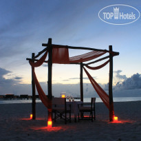 Park Hyatt Maldives Hadahaa Private dining on the beach