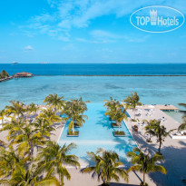 Главный бассейн в Villa Nautica Paradise Island 5*