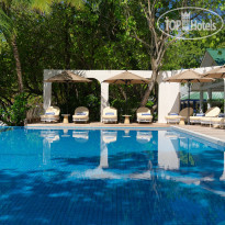 Основной бассейн в Eri Maldives 4*