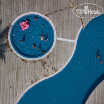 Main Pool  в Furaveri Maldives 5*
