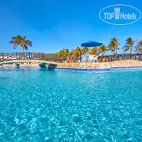 Piscina Grande в Costa Caribe Hotel Beach & Resort 3*