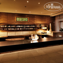 Therme Laa - Hotel & Spa Камин в лобби-баре