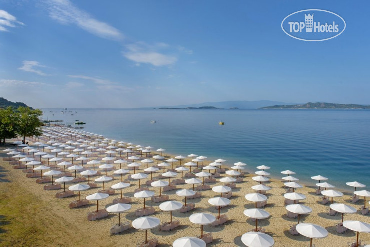 Пляж в Akrathos Beach Hotel 4*