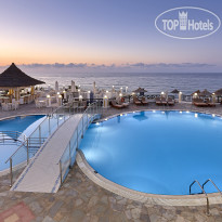 Главный открытый бассейн в Alexander Beach Hotel & Village Resort 5*