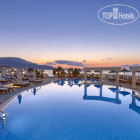 Новый открытый бассейн в Alexander Beach Hotel & Village Resort 5*