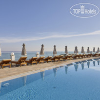 Открытый бассейн Infinity в Alexander Beach Hotel & Village Resort 5*