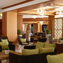Serita Beach Hotel Lobby Bar