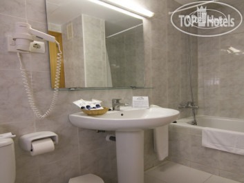 Estival Park Salou Hotel 4* Ванная комната, апартаменты. - Фото отеля