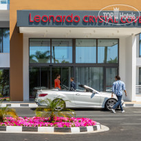 Leonardo Crystal Cove Hotel & Spa Main entrance