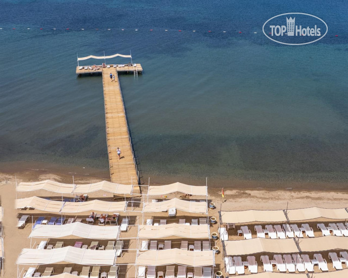 Пляж в Tiana Beach Resort 3*