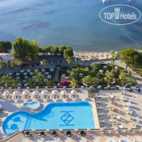 Outdoor swimming pool в Azka 5*