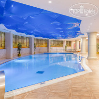 Крытый бассейн в Aquasis De Luxe Resort & Spa 5*