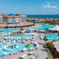 Бассейн в Aquasis De Luxe Resort & Spa 5*