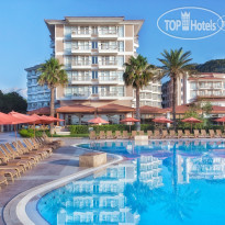 Открытый  основной бассейн  в Akka Alinda Hotel 5*