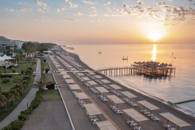 Пляж в Grand Millennium Dubai 5*