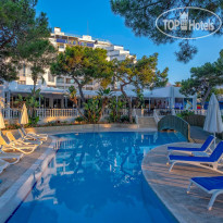 Главный бассейн в Amara Comfort Resort 5*